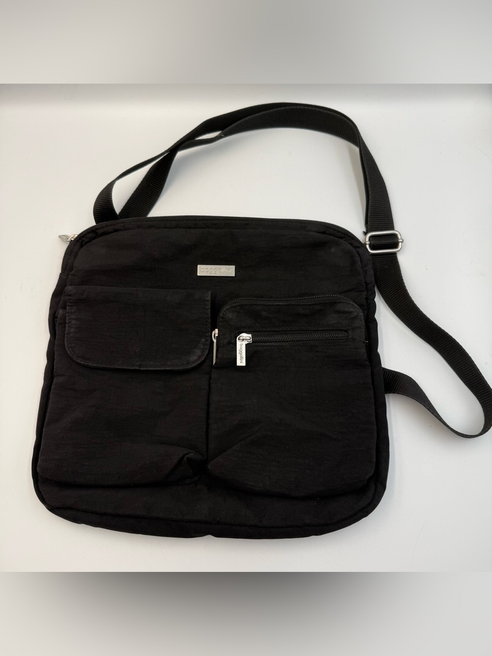 Baggalini Canyon Bag Black Zipper Pockets Adjustable Crossbody Travel